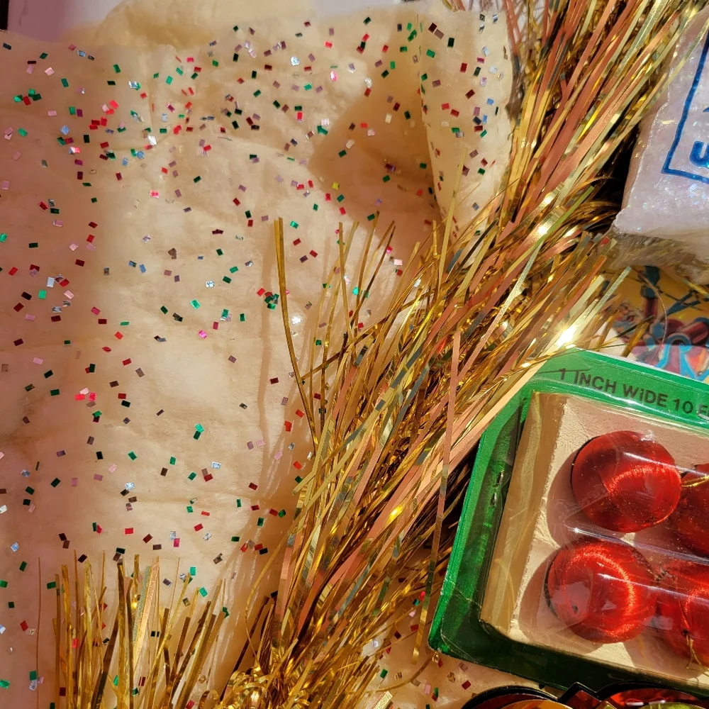 Vintage - Now Christmas Bundle ~ '60s Glitter Cotton ~ Garland, Silk Bulbs, Book